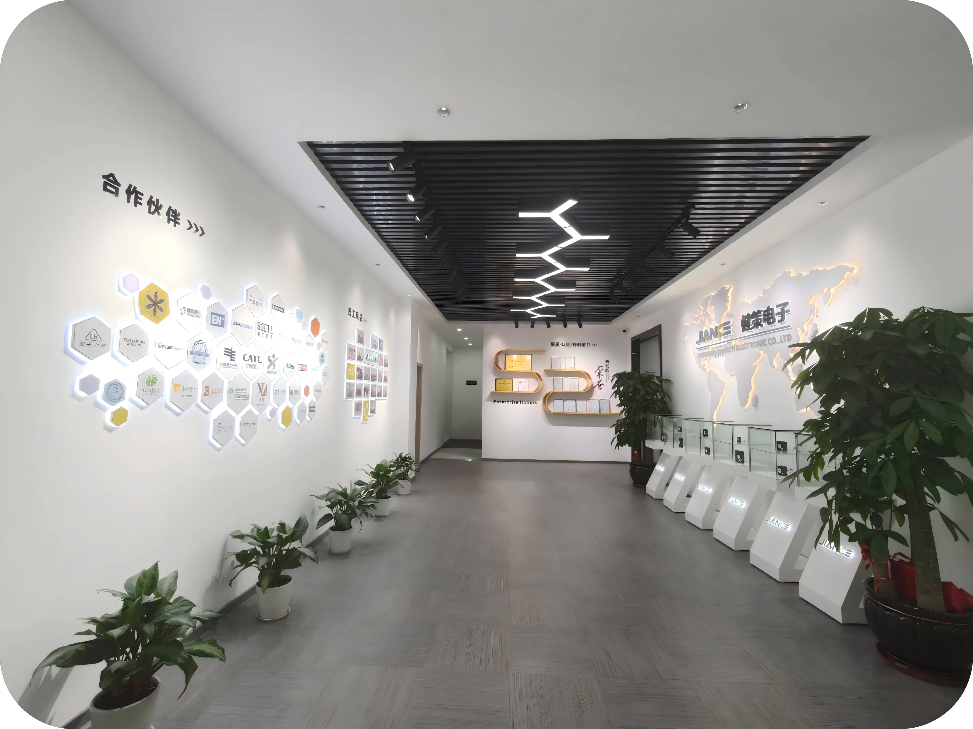 冷藏展示柜散热系统为什么越来越重视“防水+低功耗”散热风扇方案？｜健策电子Jentech07